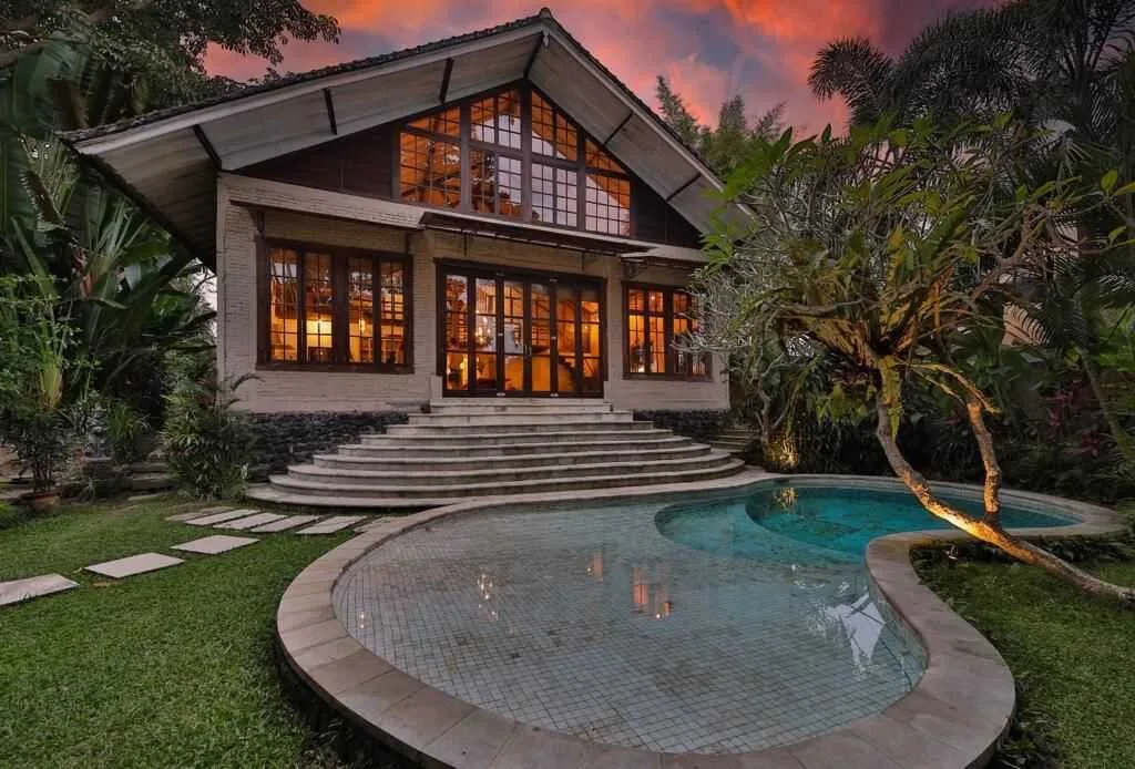 Tropical Villa Loft 6 Bedrooms in Ubud for Sale