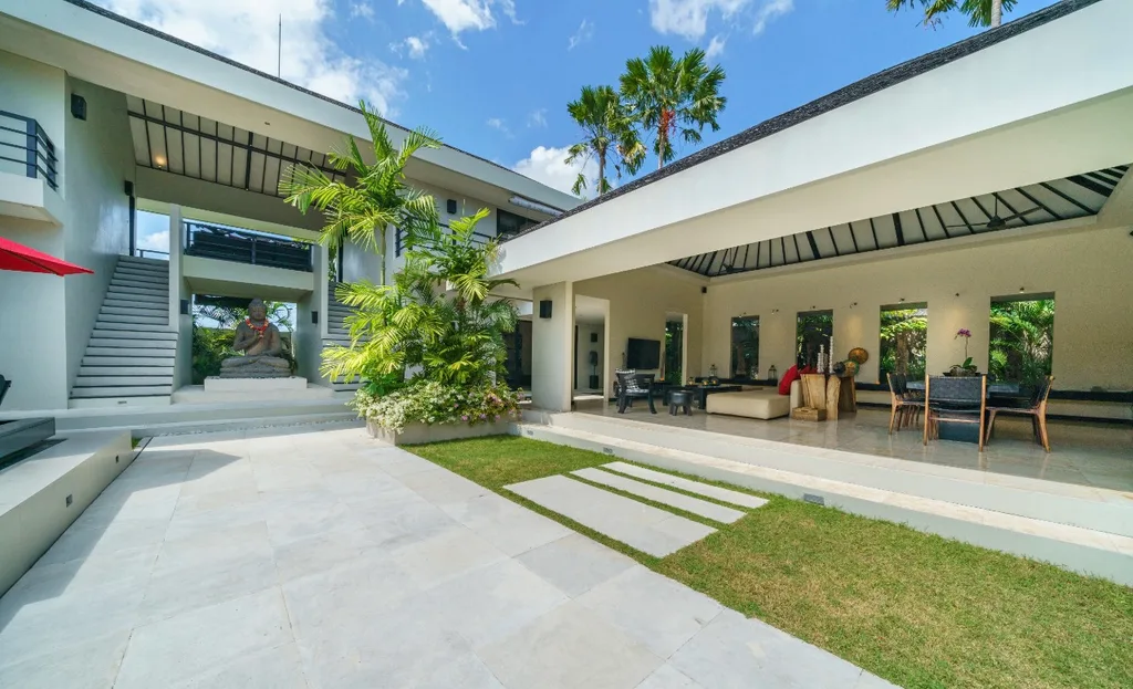 Stunning 4 Bedrooms Villa in Berawa for Sale and Rent — photo 4