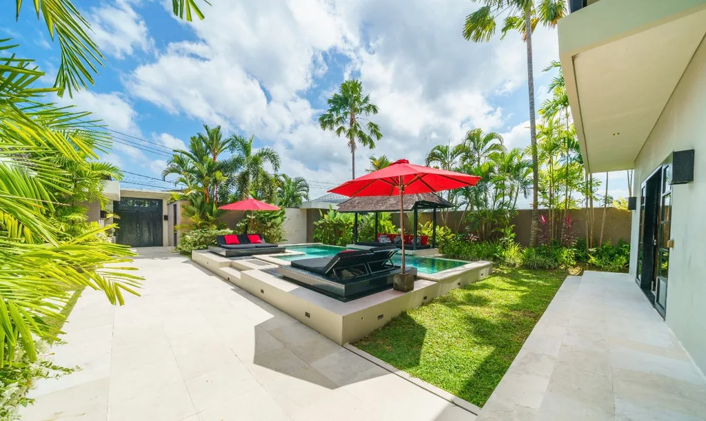 Stunning 4 Bedrooms Villa in Berawa for Sale and Rent — photo 3