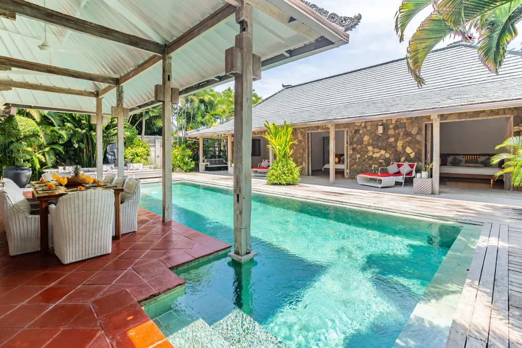Elegant 4-Bedroom Villa in Seminyak for Sale — photo 2