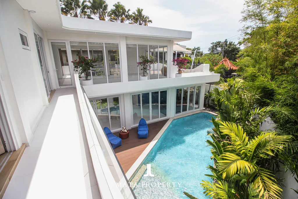 Beachside Luxury 6-Bedroom Villa in Canggu for Sale