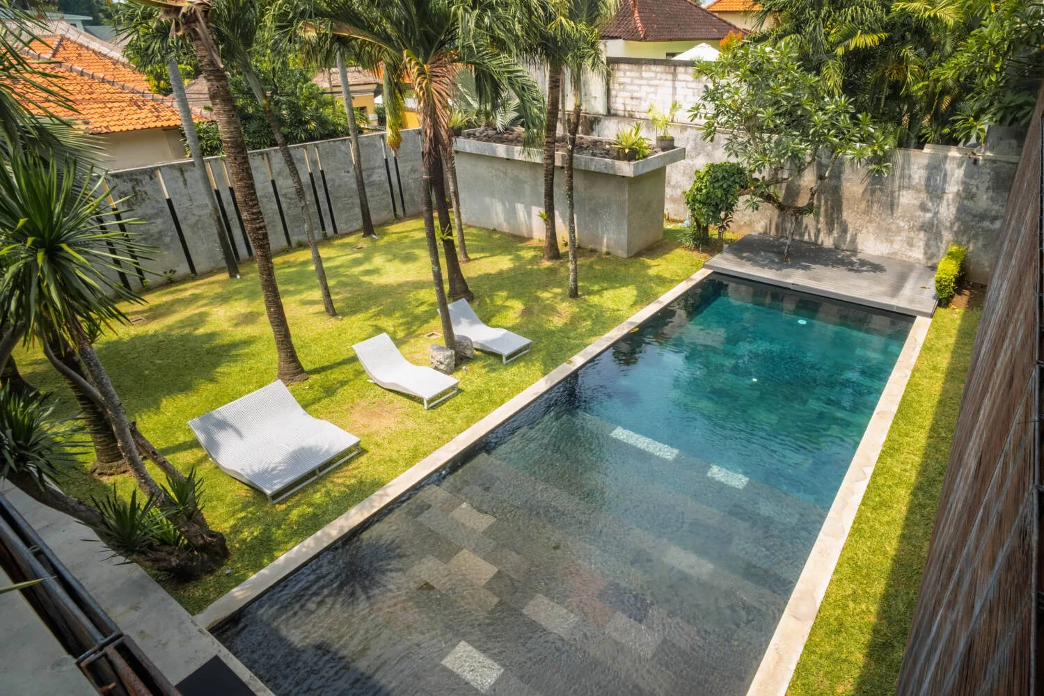 Sleek 4-Bedroom Luxury Villa with Contemporary Tropical Design