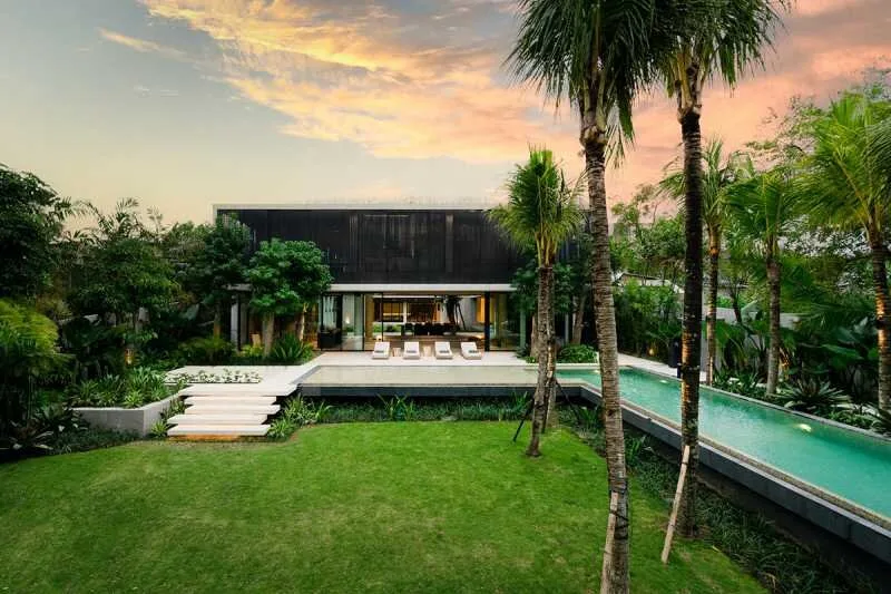 Exquisite 6 Bedroom Freehold Mansion in Pererenan for Sale