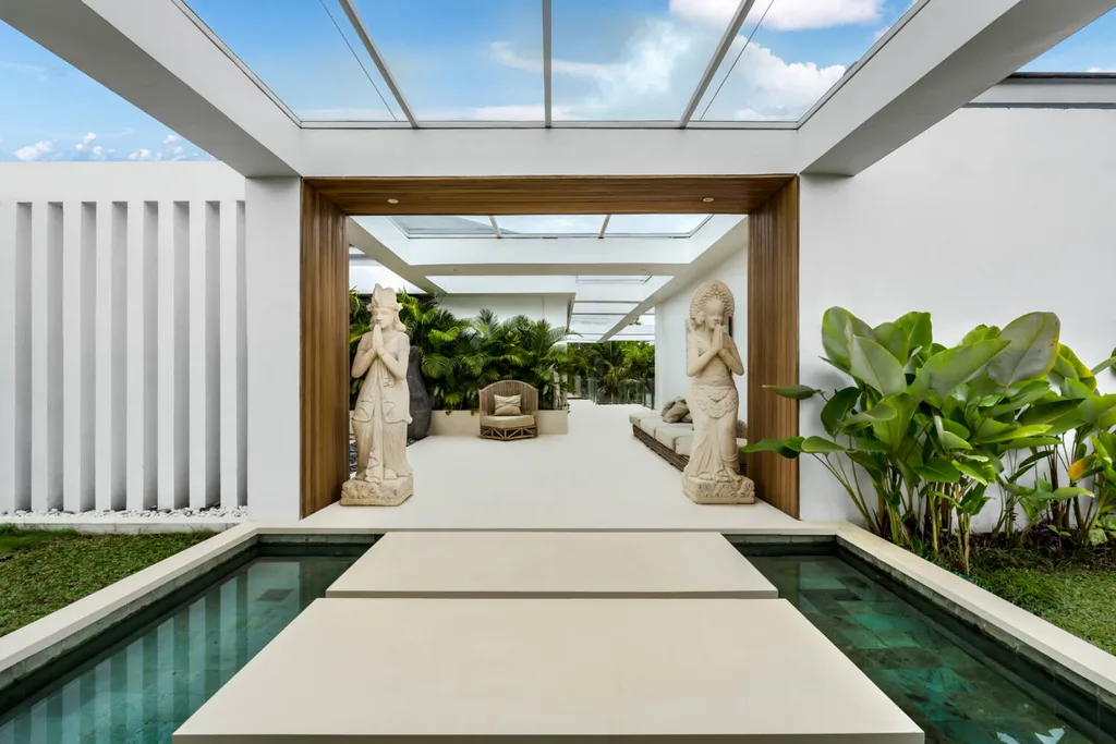 6-Bedroom Jungle & Ricefield Villa in Tegalalang, Ubud for Sale — photo 3
