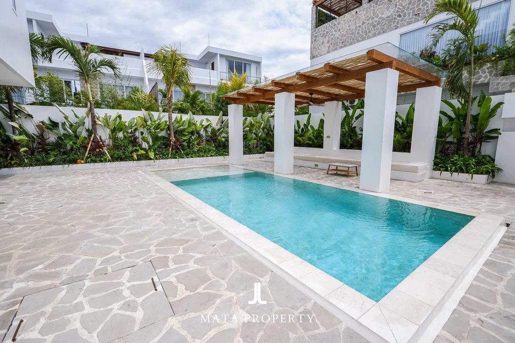 Triple-Story Beachside Villa in Cemagi for Sale — photo 3