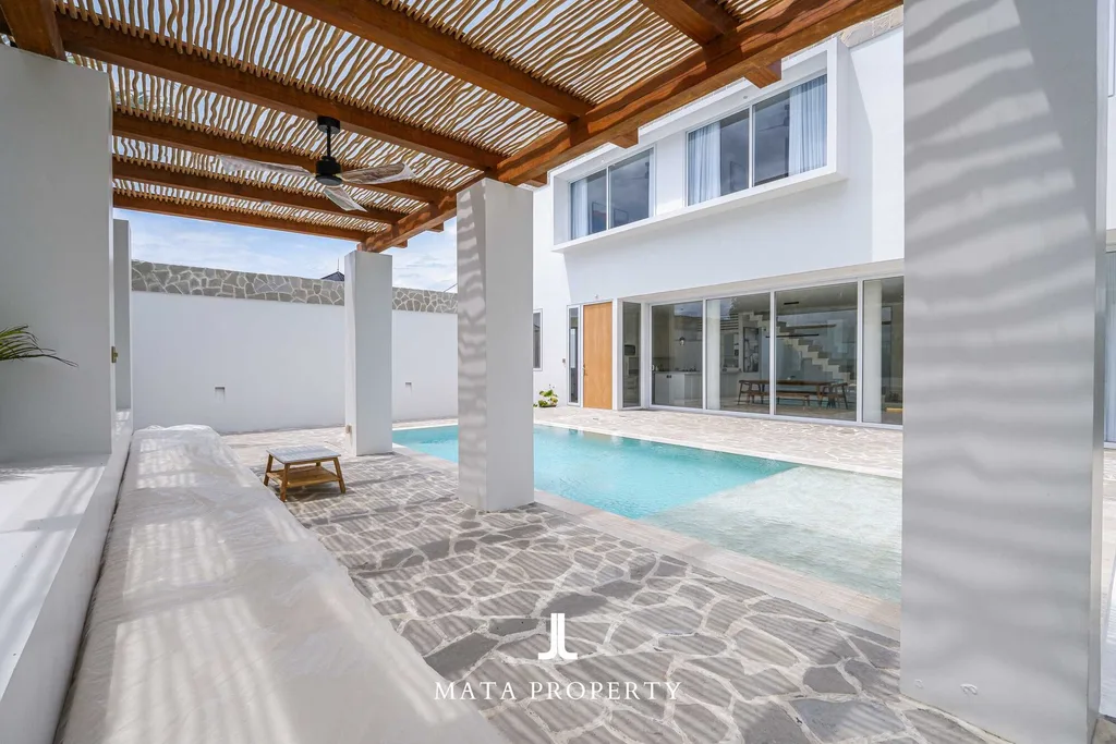 Triple-Story Beachside Villa in Cemagi for Sale — photo 4