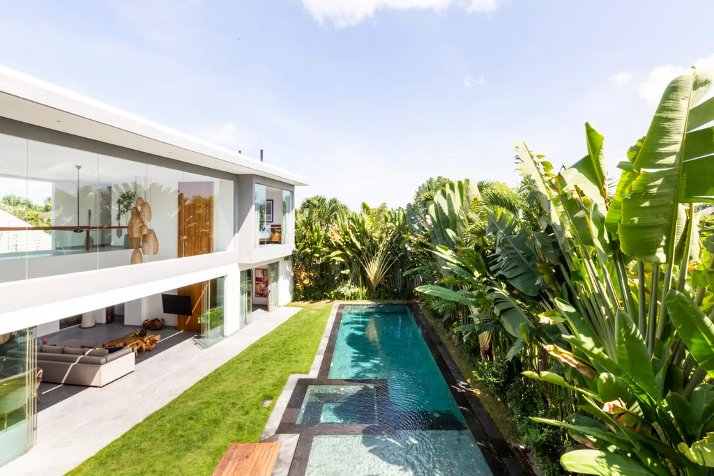 Beachside Luxury Villa in Berawa for Sale — photo 3