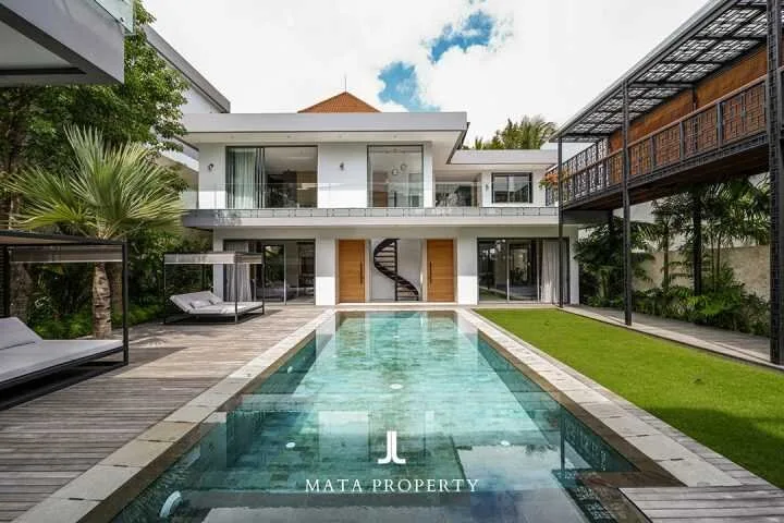 Luxurious Modern Villa in Uluwatu - For Sale