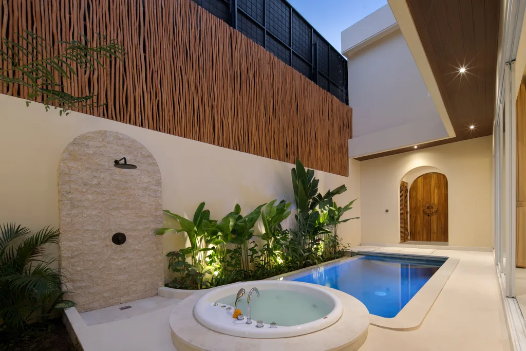 Modern 3-Bedroom Villa in Tumbak Bayuh — photo 2