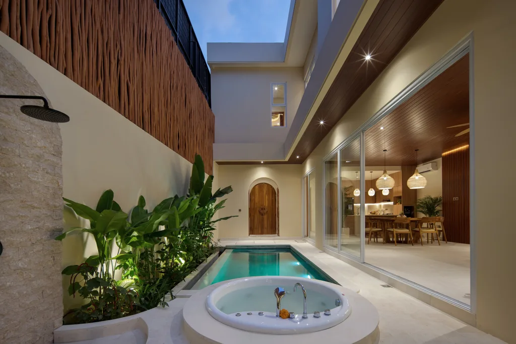 Modern 3-Bedroom Villa in Tumbak Bayuh — photo 1