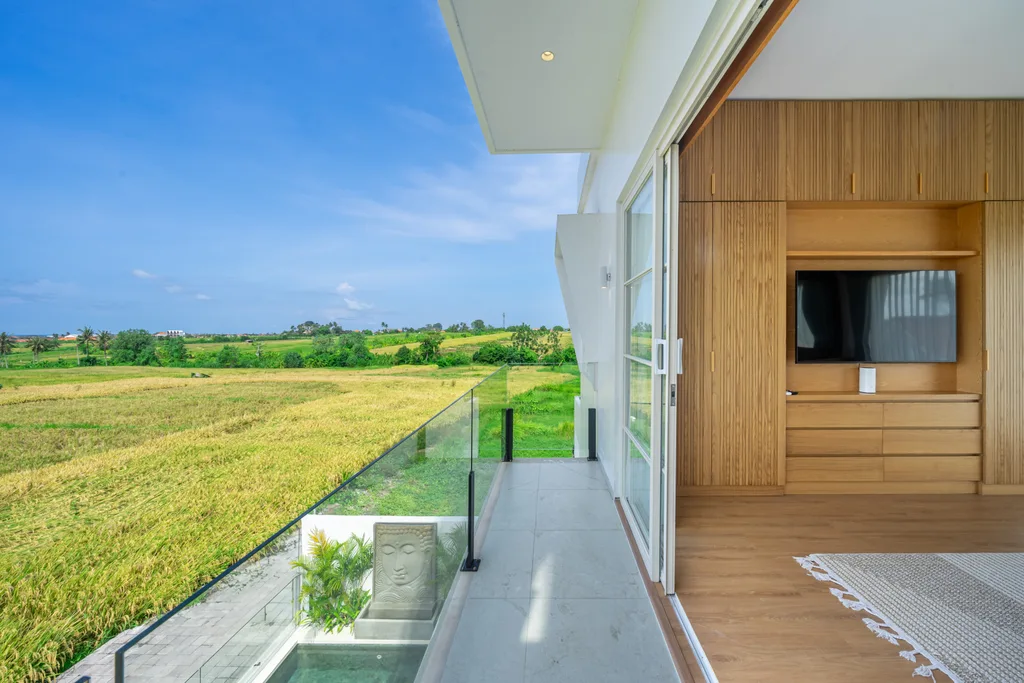 Villa with Panoramic Rice Field Views for Sale and Rent in Seseh — photo 3