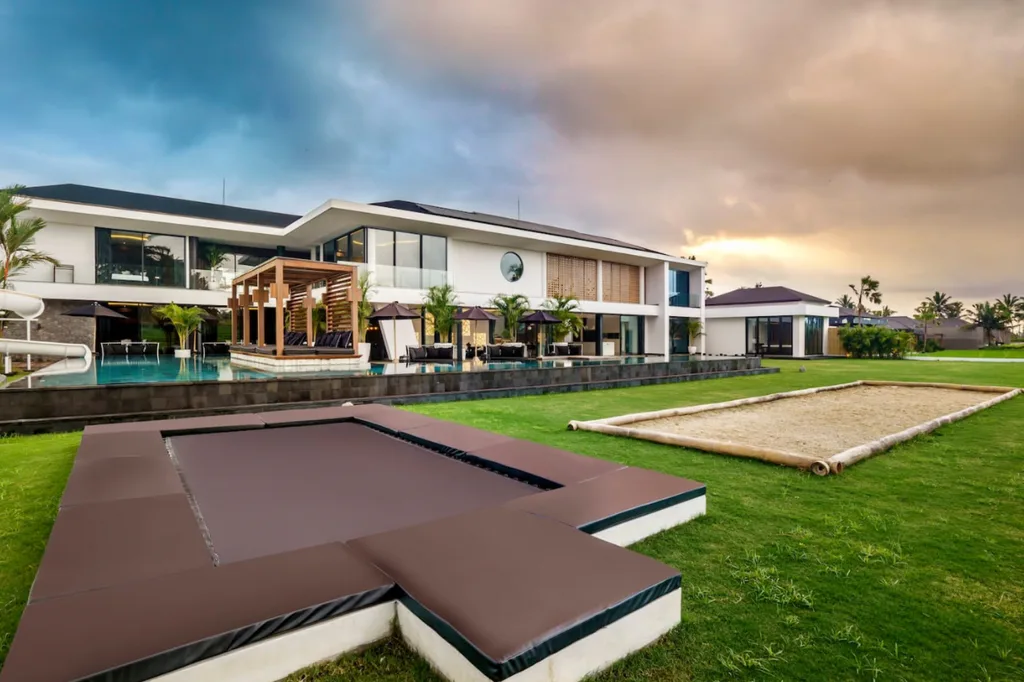 Extraordinary 6-Bedroom Villa for Sale in Ubud — photo 2