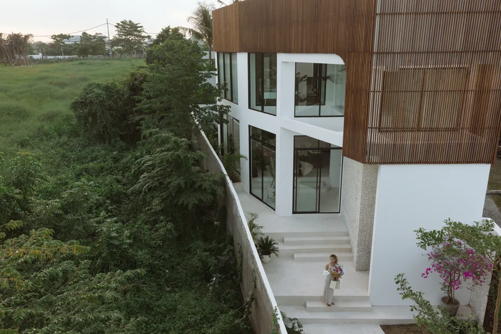 Riverside Villa with Ocean View for Lease in Pererenan — photo 2