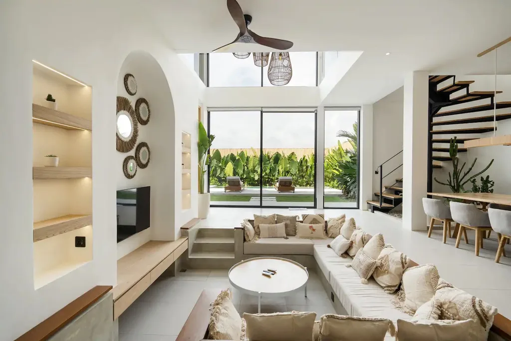 Three-Story Boho-Style Villa for Lease in Batu Bolong, Canggu — photo 3