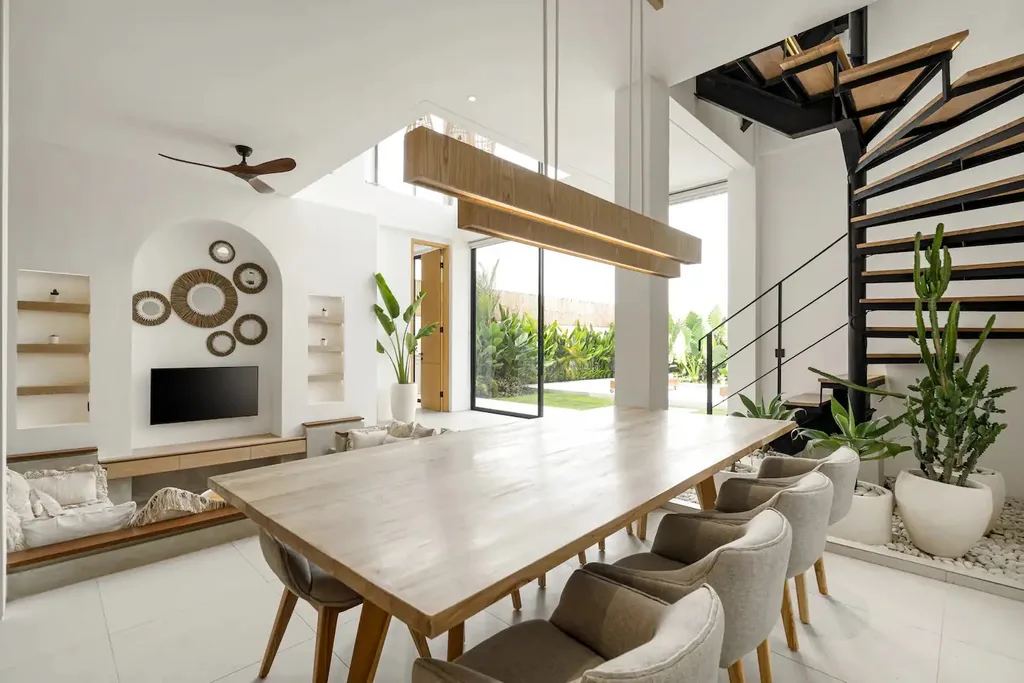 Three-Story Boho-Style Villa for Lease in Batu Bolong, Canggu — photo 2