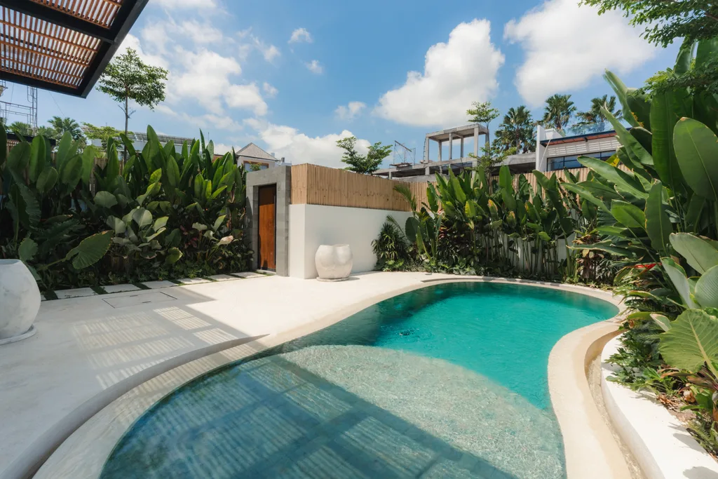 Stunning Luxury Villa in the Heart of Canggu — photo 2
