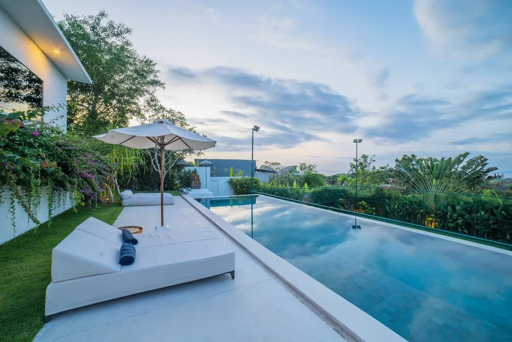 Luxury Freehold Villa in Uluwatu with Tennis Court for Sale — photo 2