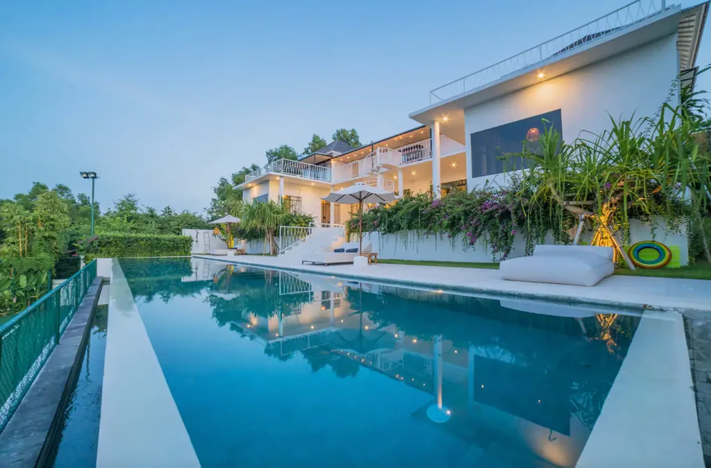 Luxury Freehold Villa in Uluwatu with Tennis Court for Sale