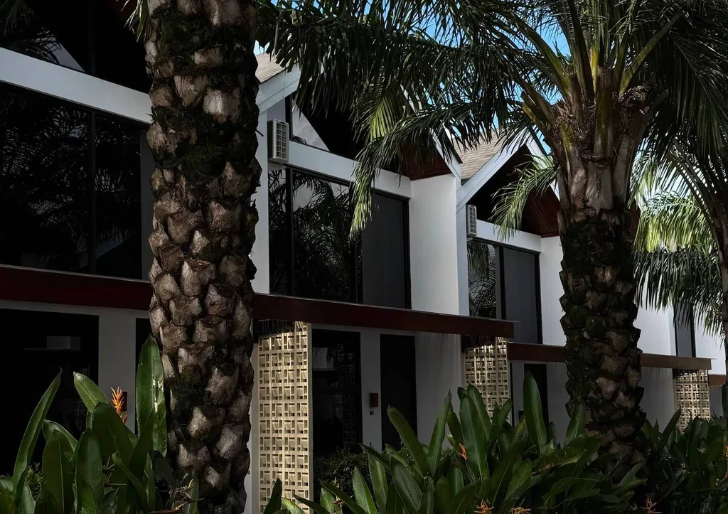 Modern 1 Bedroom Loft Style Townhouses with Rice Field Views in Canggu — photo 2