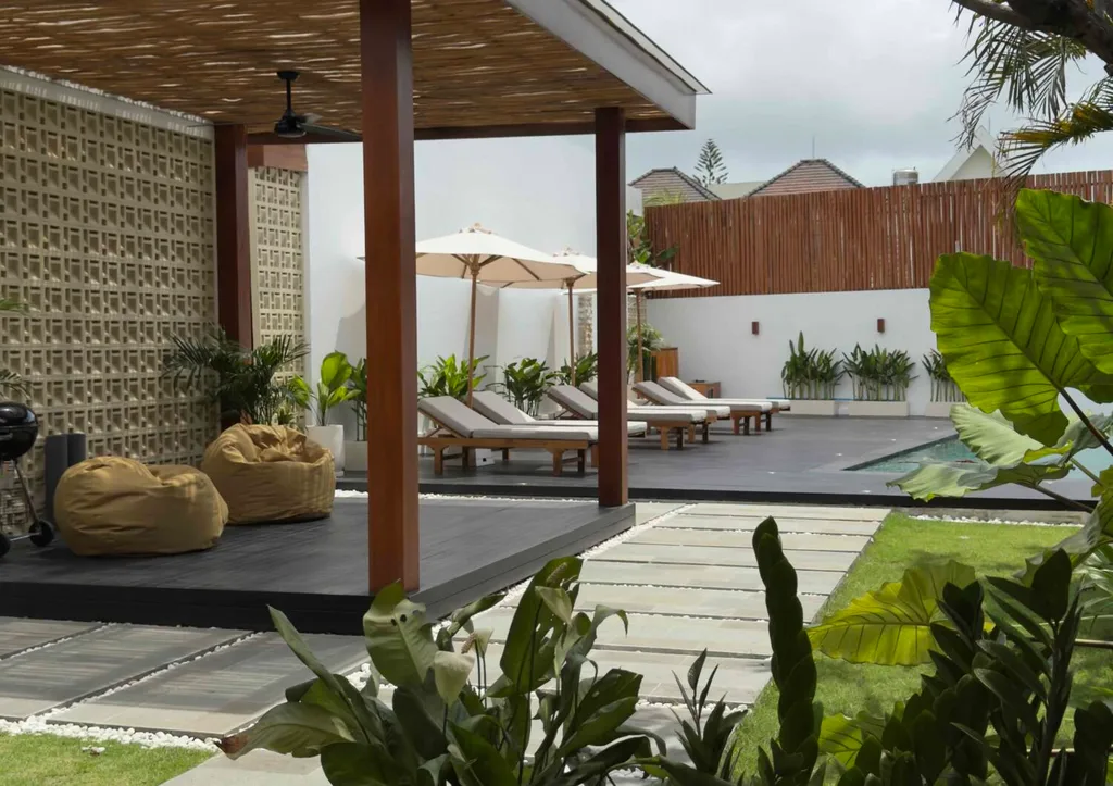 Modern 1 Bedroom Loft Style Townhouses with Rice Field Views in Canggu — photo 4