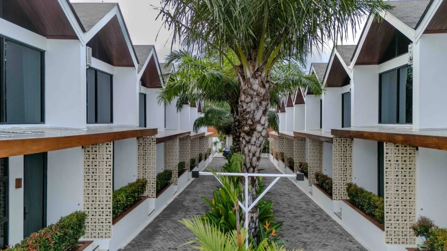 Modern 1 Bedroom Loft Style Townhouses with Rice Field Views in Canggu