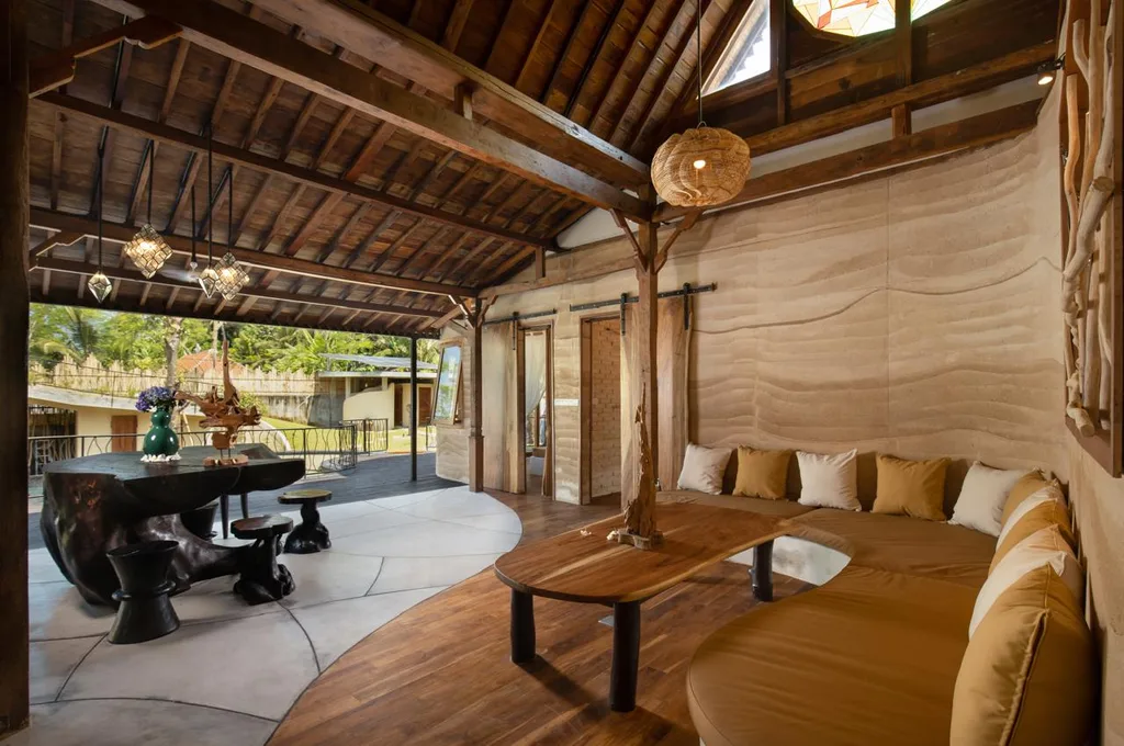 Luxurious 4-Bedroom Villa with Jungle Views in Pejeng — photo 4