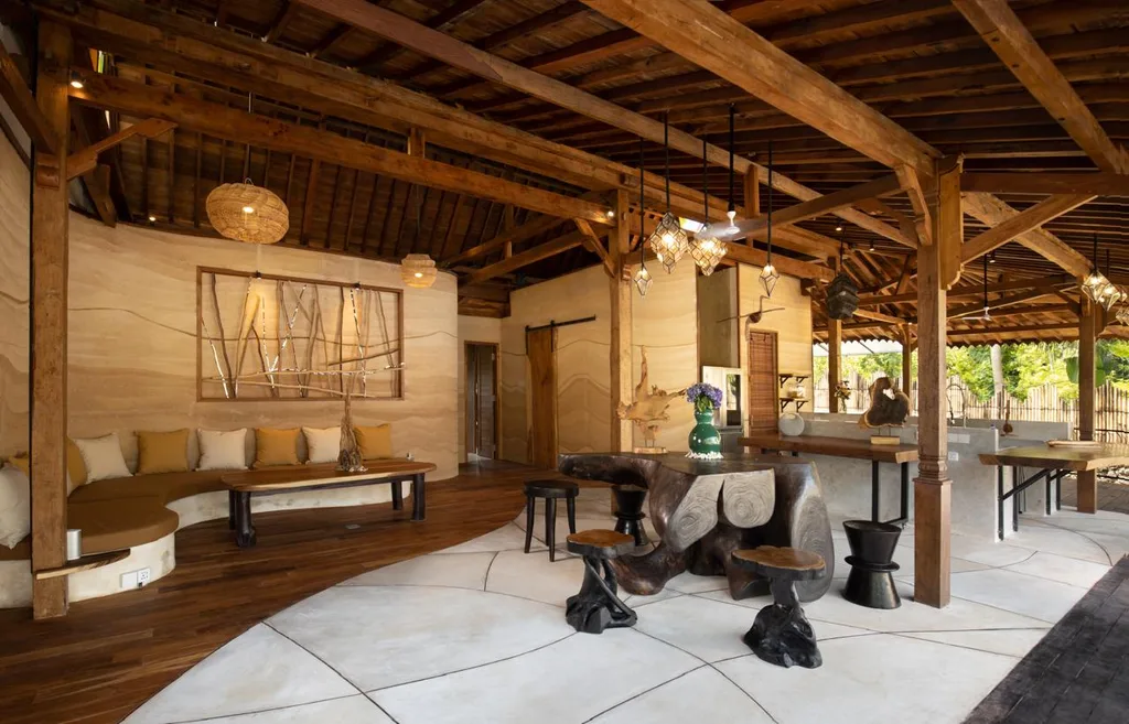 Luxurious 4-Bedroom Villa with Jungle Views in Pejeng — photo 3