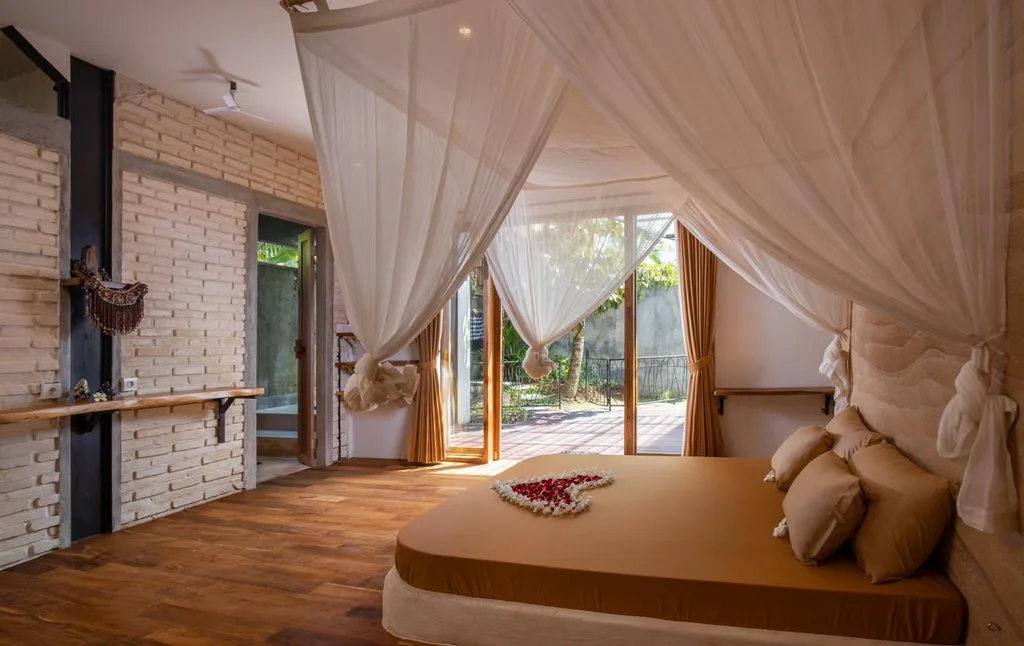 Luxurious 4-Bedroom Villa with Jungle Views in Pejeng — photo 5