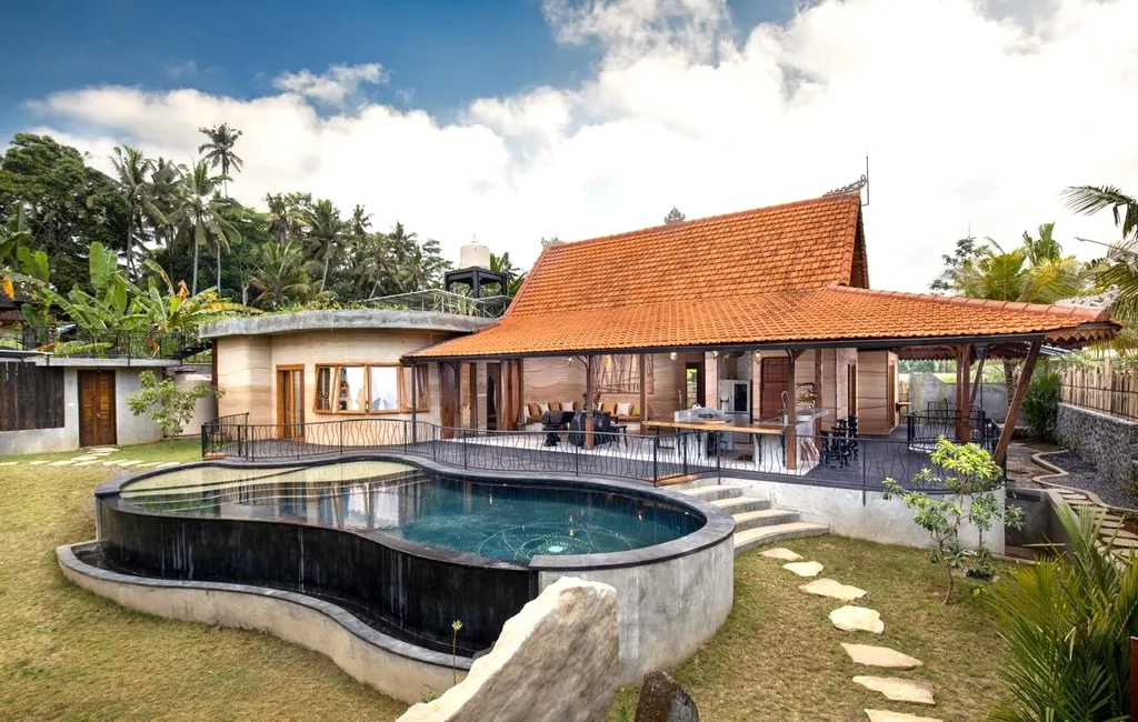 Luxurious 4-Bedroom Villa with Jungle Views in Pejeng — photo 2