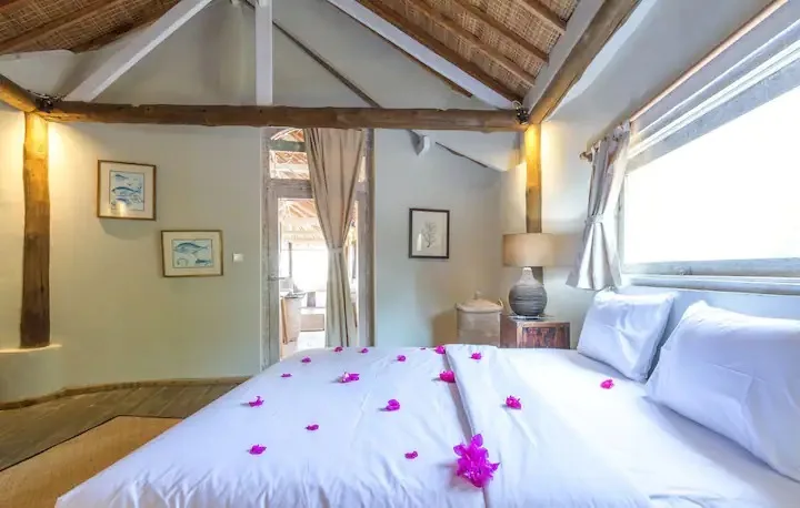 Absolute Beachfront Villa in Gili Islands, Gili Meno — photo 5
