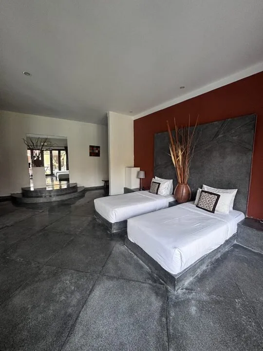 Grand 7-Bedroom Villa in Tegal Cupek — photo 3
