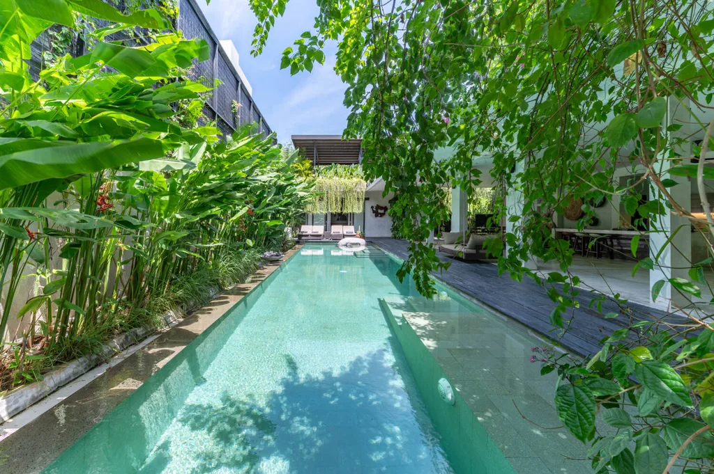 Luxury Tropical Style 4-Bedroom Villa in Umalas