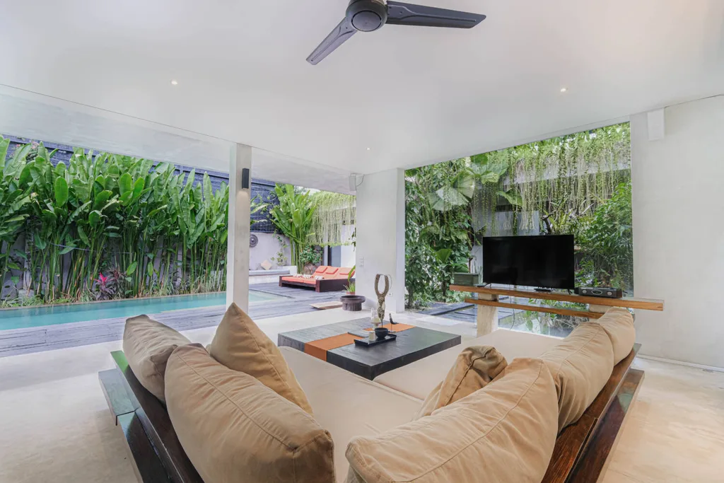Luxury Tropical Style 4-Bedroom Villa in Umalas — photo 5