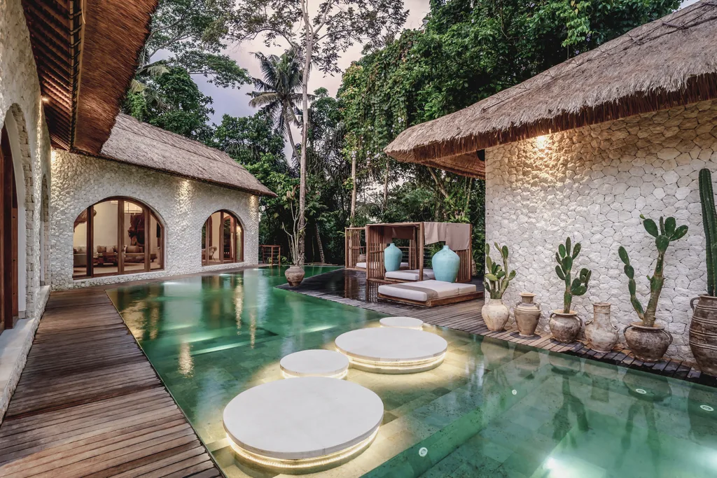 Mediterranean Luxurious 6 Bedroom Villa in Ubud for Sale — photo 2