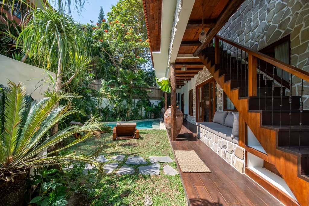 4-Bedroom Villa in Tumbak Bayuh for Sale — photo 3
