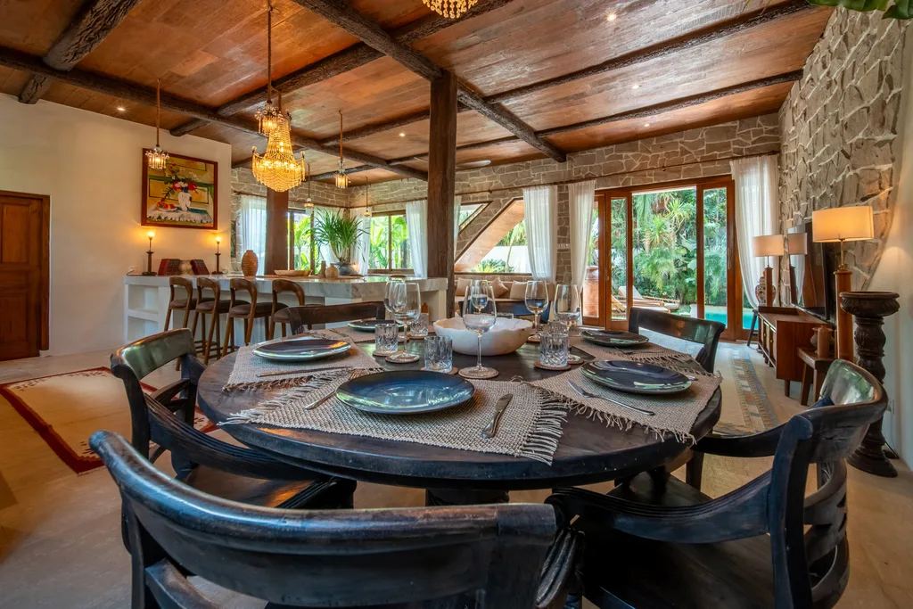 4-Bedroom Villa in Tumbak Bayuh for Sale — photo 4