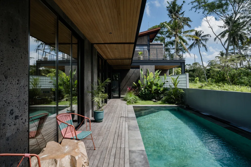 Luxurious Jungle Escape: 3-Bedroom Villa Near Ubud Palace