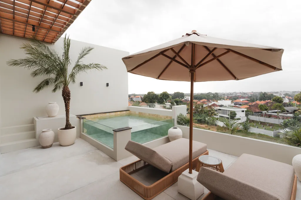 Luxury Two-Bedroom & Stylish Studio Apartment in Tumbak Bayuh — photo 3