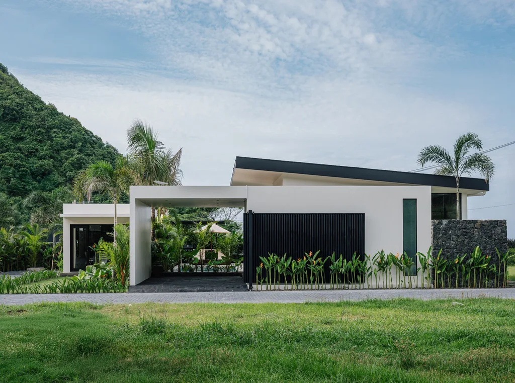Luxurious Tropical Villas For Sale in Lombok — photo 4