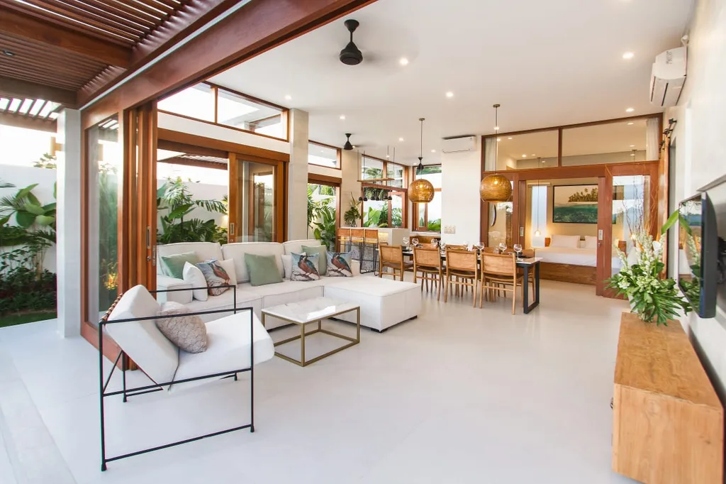 4 Bedroom Beachfront Villa in Cemagi for Sale — photo 4