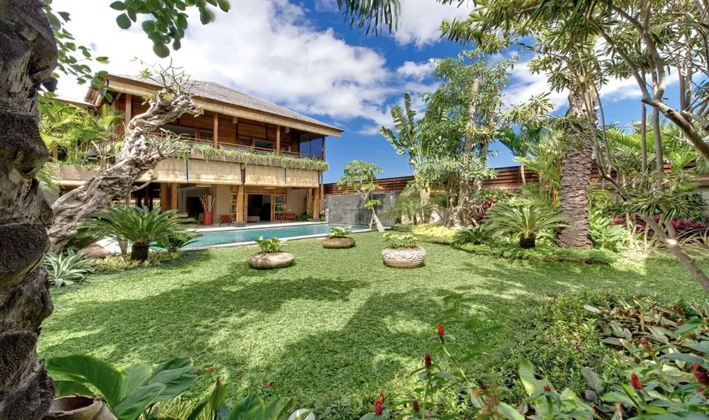 Luxury 6-Bedroom Freehold Villa for Sale in Seminyak — photo 3