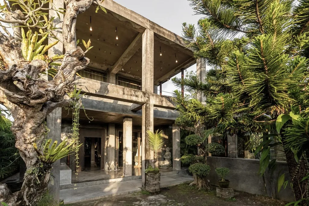 The Bunker – Iconic Brutalist Residence in Canggu — photo 2