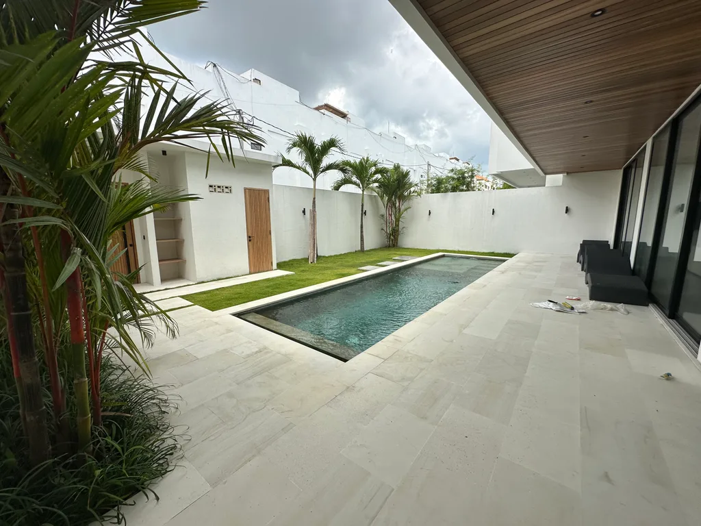 Contemporary Modern 4-Bedroom Villa in Tumbak Bayuh — photo 2