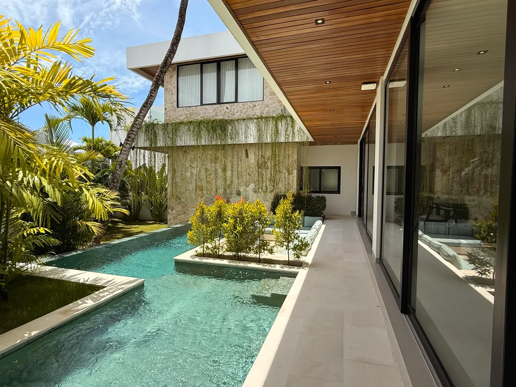 Modern Spacious 4-Bedroom Villa in Tumbak Bayuh for Sale