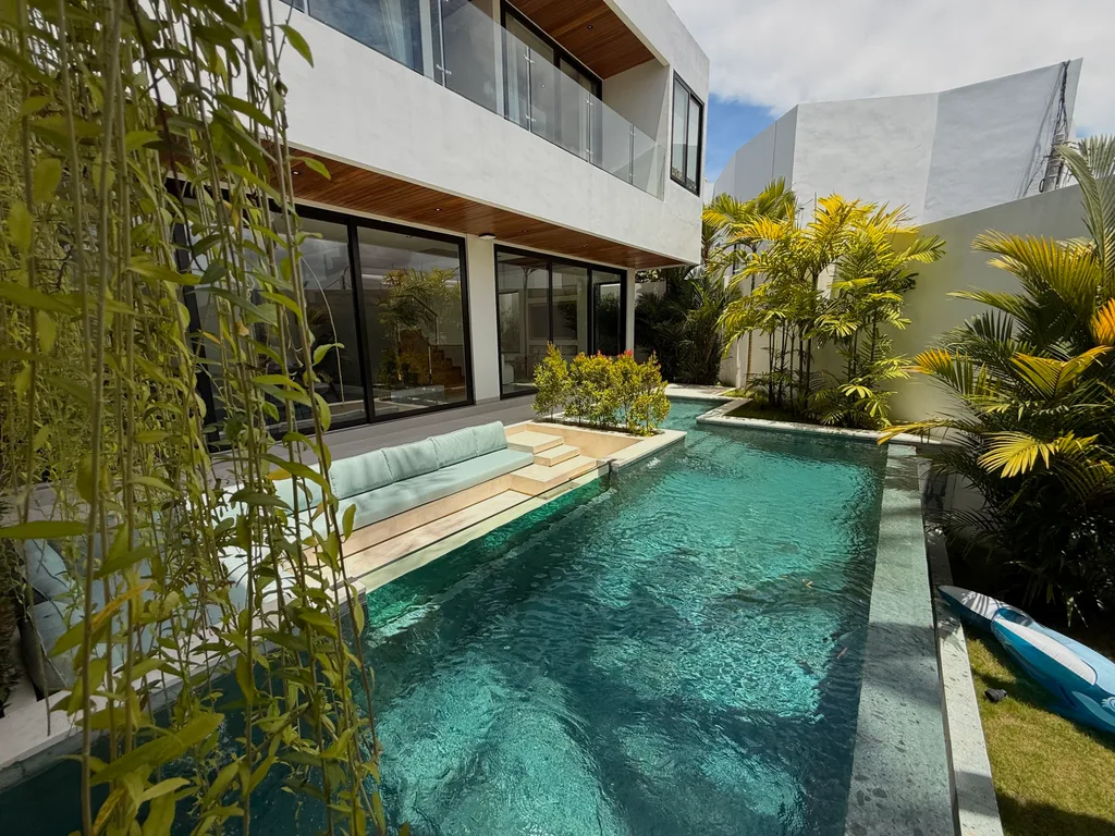 Modern Spacious 4-Bedroom Villa in Tumbak Bayuh for Sale — photo 2