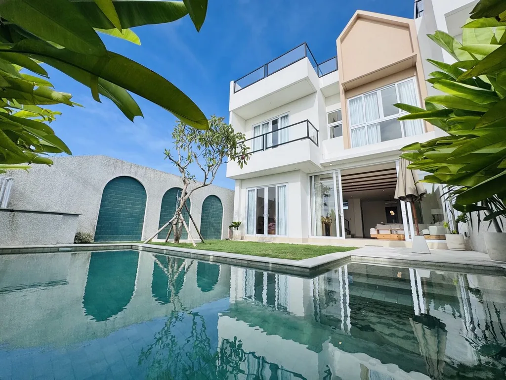 4 Bedroom Villa with Views in Cemagi for Sale