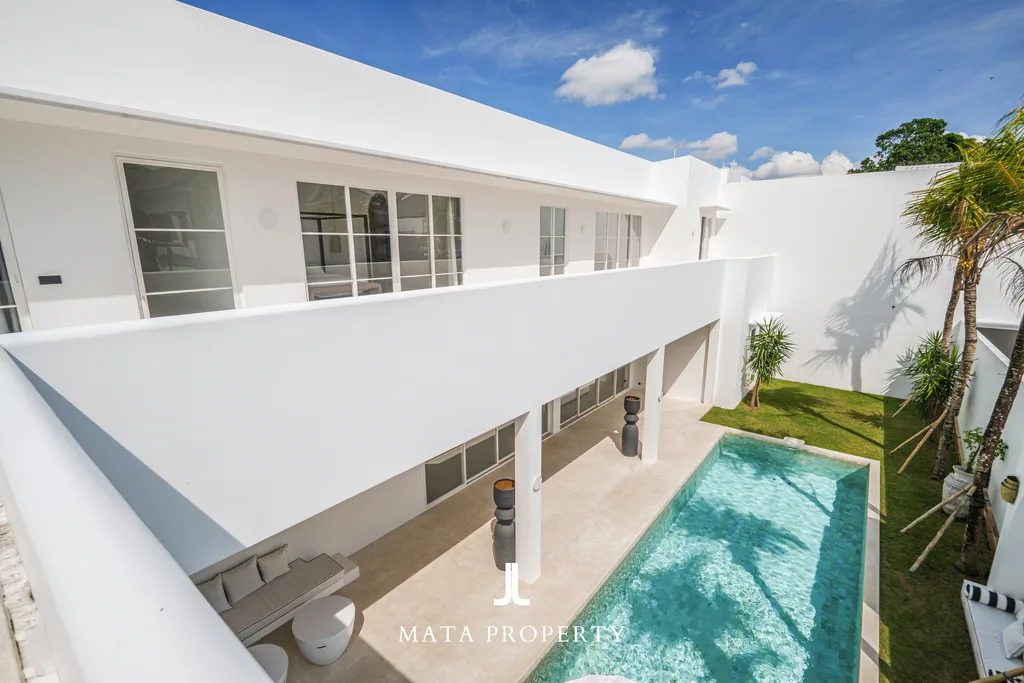 Sanur Beachside 4 Bedrooms: The Art of Monochrome Living – Coastal Refinement at its Finest — photo 2
