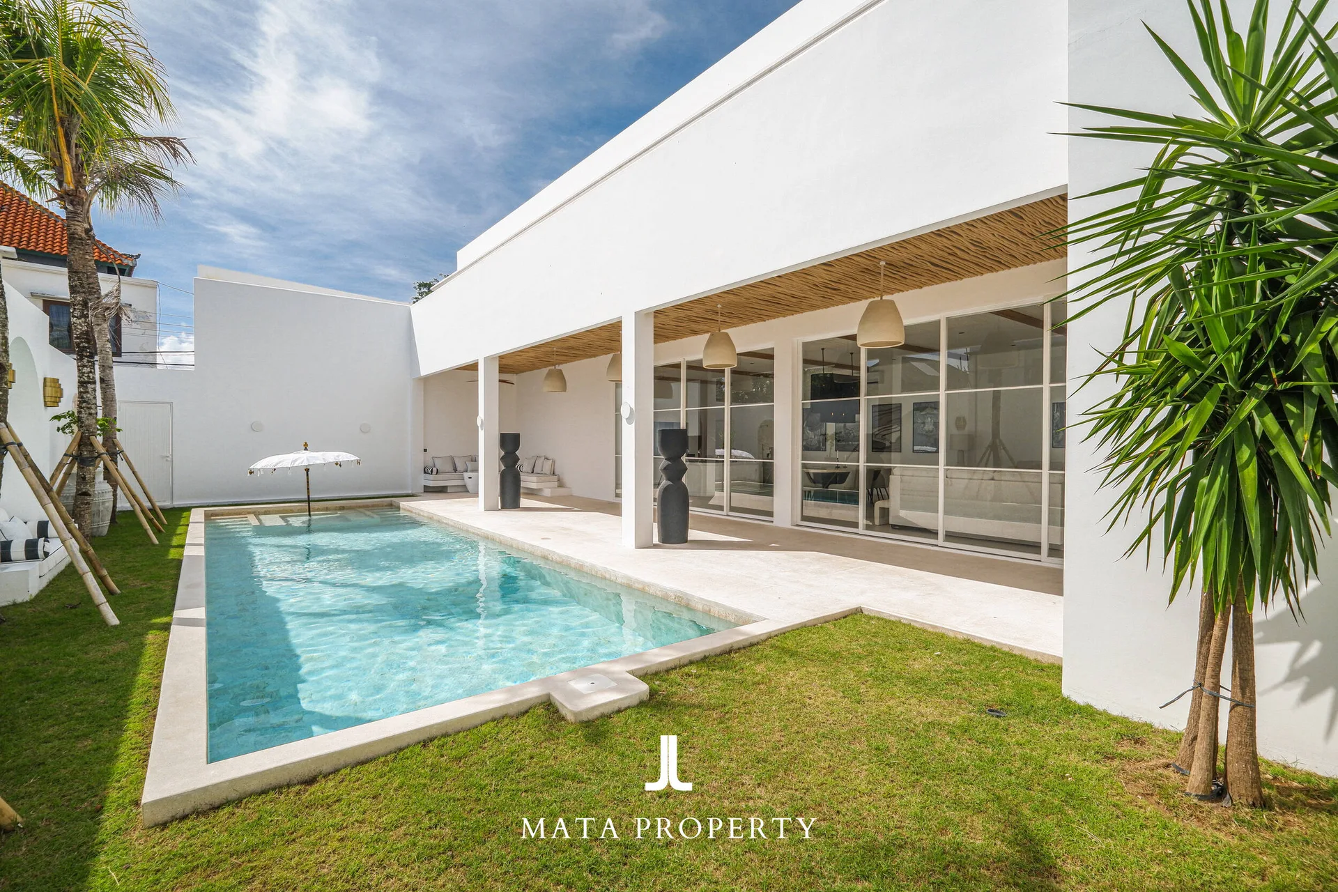 Sanur Beachside 4 Bedrooms: The Art of Monochrome Living – Coastal Refinement at its Finest