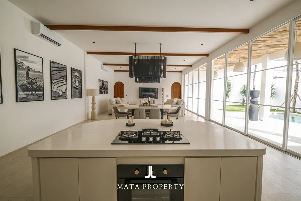 Sanur Beachside 4 Bedrooms: The Art of Monochrome Living – Coastal Refinement at its Finest — photo 4