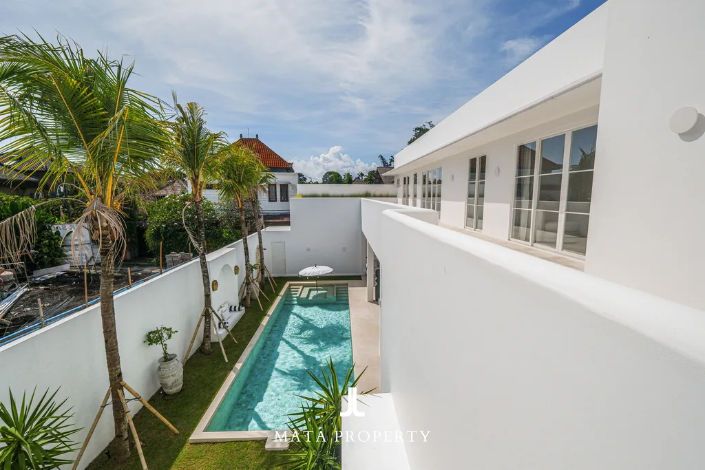 Sanur Beachside 4 Bedrooms: The Art of Monochrome Living – Coastal Refinement at its Finest — photo 3
